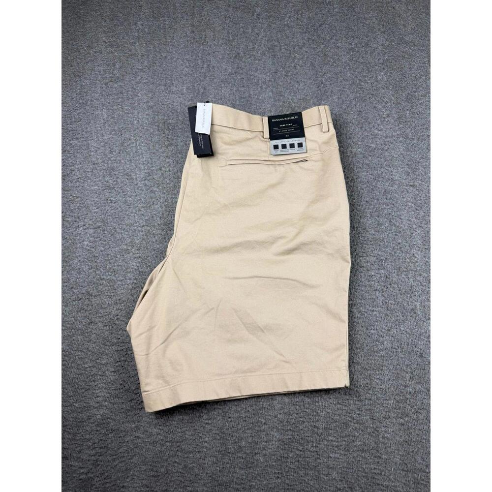 Banana Republic Core Temp Aiden Short Men's Khaki‎ Chino Shorts Size 42